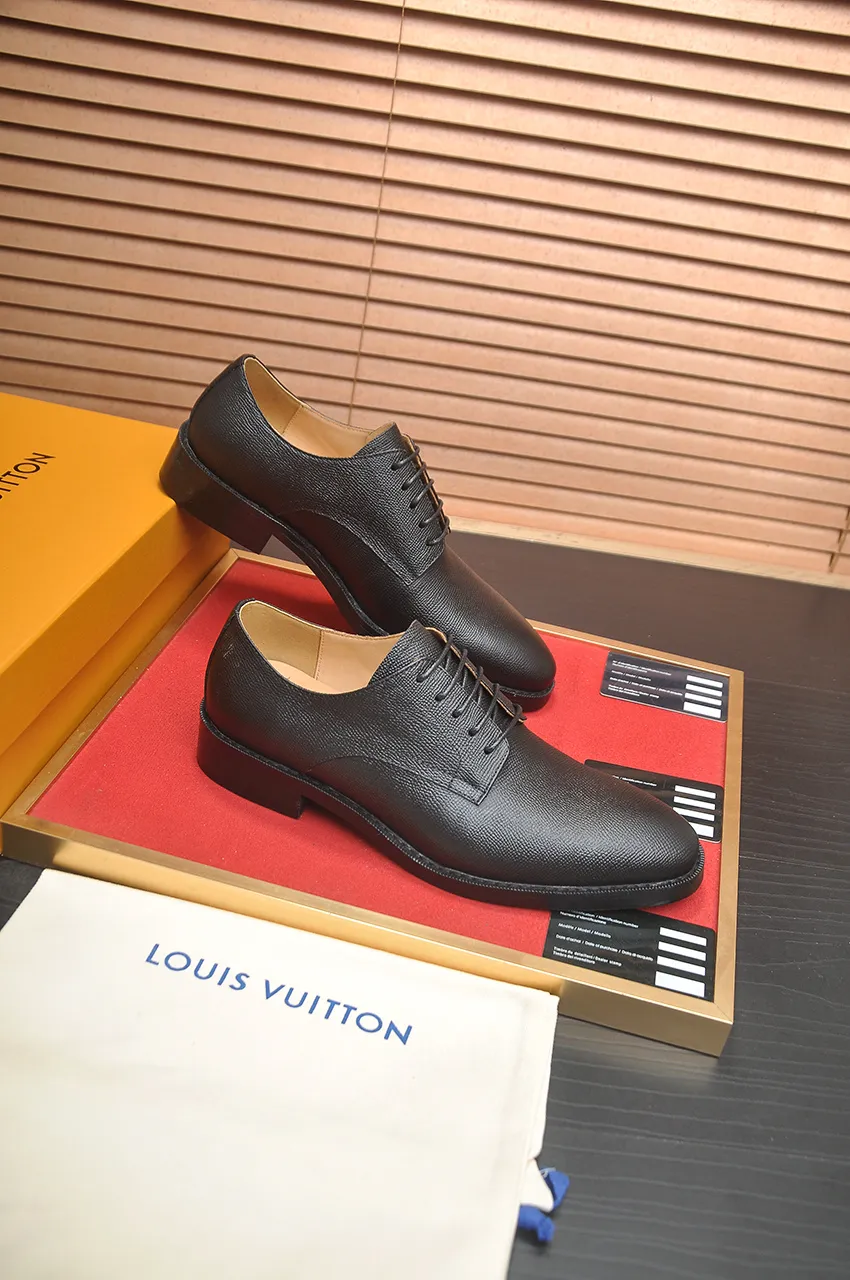 Men's men's shoes 💰500💶 [LV] (original single cowhide lining) 🍀LV's latest genuine leather business suit shoes are launched simultaneously on the official website. The first-layer cowhide imported from Italy is made of heavy gold, 💥official website 1:1 rubber outsole. Versatile to wear, high-end without losing class, and the color combination is extraordinary. This four-season style is alluring when worn on your feet, showing off your big-name flair. Standard code 38-45 (45 customized)